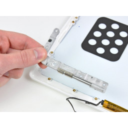 Замена левой петли сцепления MacBook Core 2 Duo